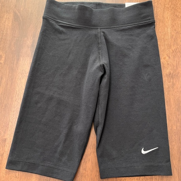 Nike Mid Rise Biker Shorts Black XS NWT Tight Fit Stretch Athletic Workout - Picture 3 of 5